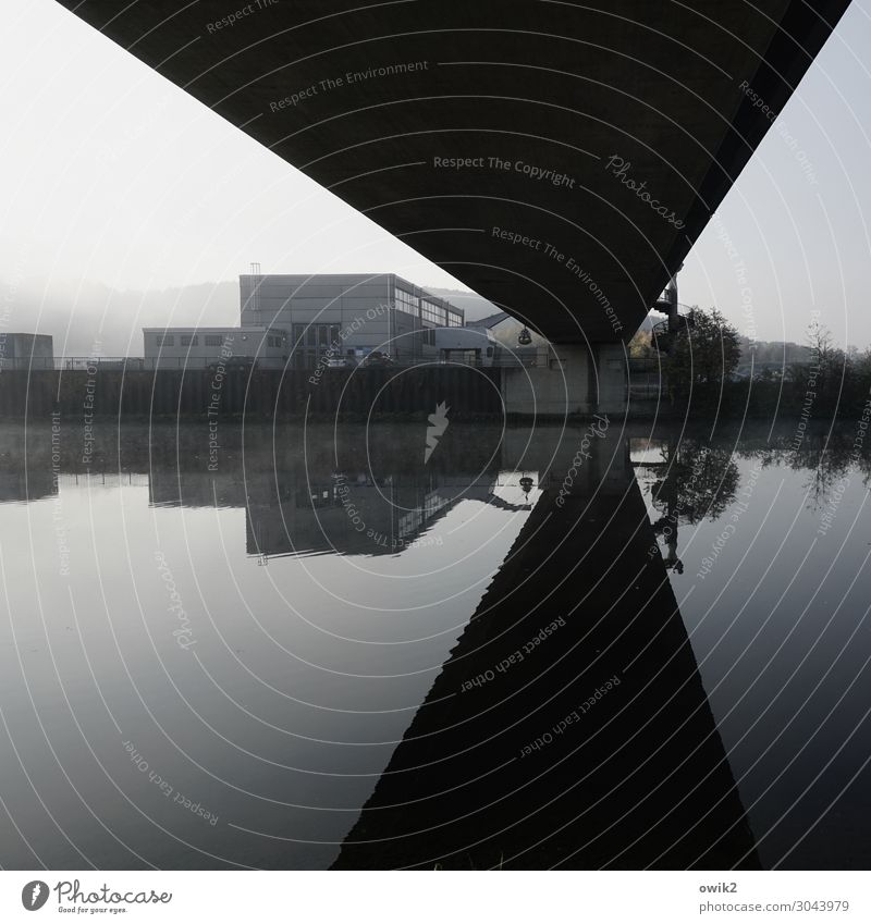 Übergangslösung Umwelt Landschaft Wasser Himmel Horizont Schönes Wetter Flussufer Donau Bayern Brücke Gebäude Verkehr Verkehrswege dunkel eckig fließen ruhig