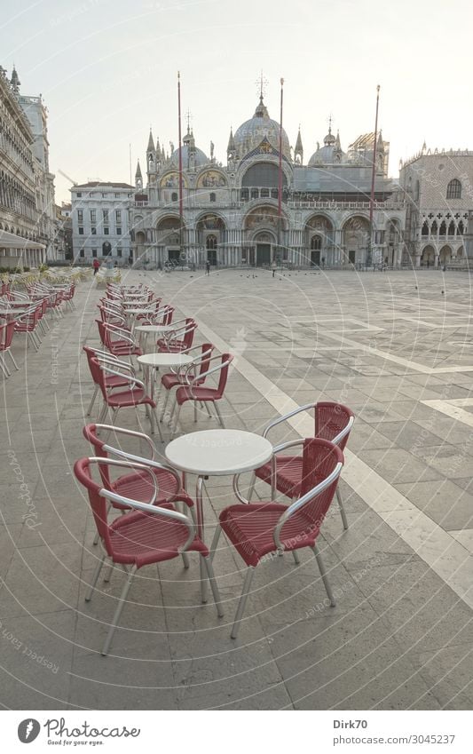 Markusplatz vor dem großen Ansturm Ferien & Urlaub & Reisen Tourismus Sightseeing Städtereise Kreuzfahrt Gastronomie Frühling Venedig Italien Stadtzentrum