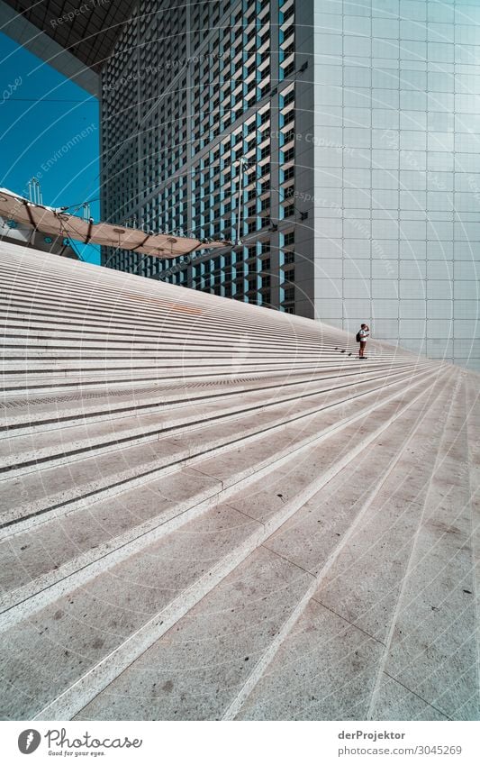 Treppen auf dem Platz de la defense Ferien & Urlaub & Reisen Tourismus Ausflug Abenteuer Freiheit Sightseeing Städtereise Hauptstadt Hochhaus Bauwerk Gebäude