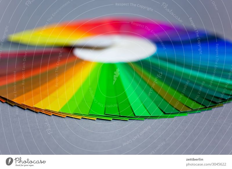 Farbkreis mit Grün im Vordergrund mehrfarbig Druck Druckerei Schriftstück Farbe Farbkarte Farbskala Farbbrillianz Farbfoto Farbwert Farbstoff Farbenspiel