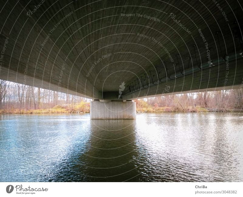 Brücke zwischen Neu-Ulm und Ulm Deutschland Stadt Menschenleer Bauwerk Architektur Mauer Wand Verkehr fahren groß kaputt unten Verantwortung Fortschritt modern