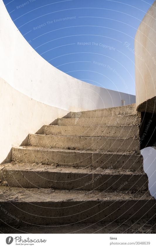 Baustelle Haus Himmel Griechenland Dorf Menschenleer Mauer Wand Treppe Beton einfach Erwartung Optimismus stagnierend Wandel & Veränderung Naxos Farbfoto