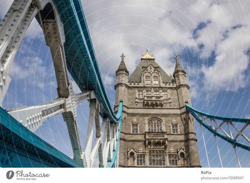 Tower Bridge in London. Themse thames Brücke bridge Stadt Verkehr traffic Bauwerk Straße street England Metropole Fluss river Konstruktion Stahlkonstruktion