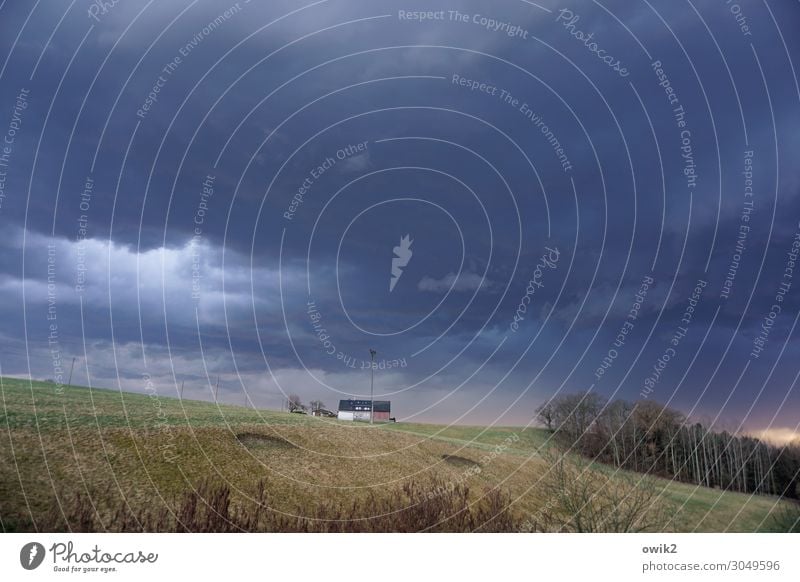 Hochhaus Umwelt Natur Landschaft Pflanze Gewitterwolken Horizont Frühling schlechtes Wetter Baum Gras Sträucher Wiese Wald Thüringen Dorf Haus bedrohlich dunkel