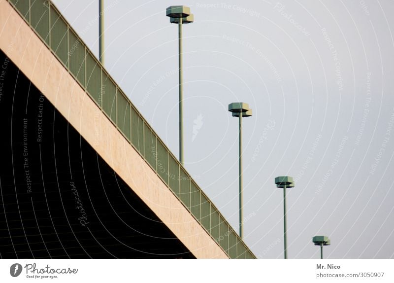 On the road again | schrägegerade Himmel Stadt Brücke Bauwerk Architektur Straße Wege & Pfade Mobilität Brückengeländer Brückenkonstruktion Straßenbeleuchtung