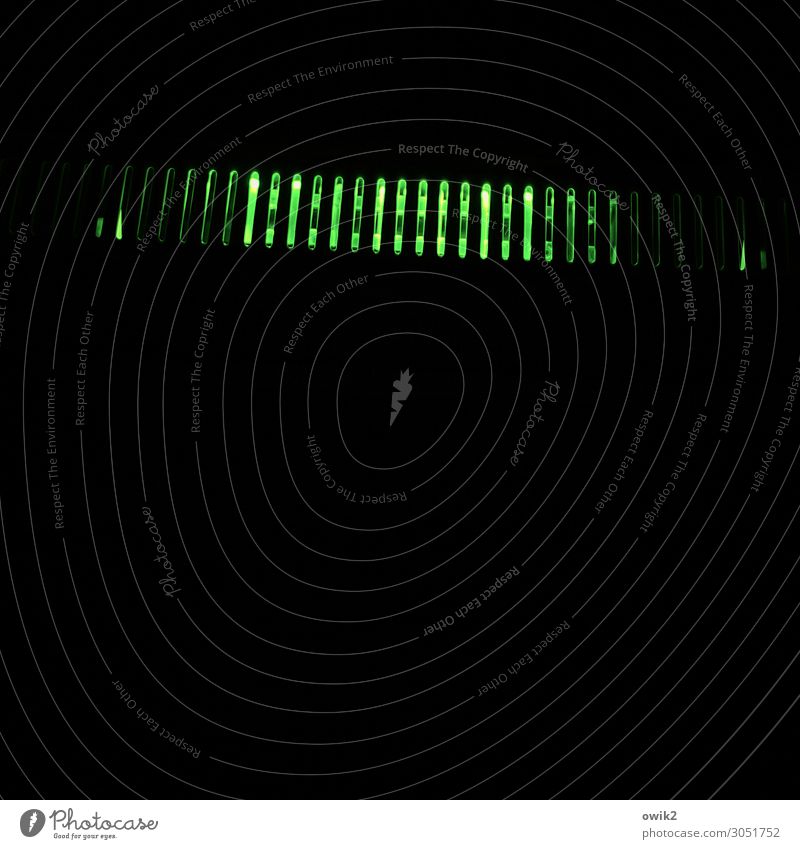 Breitband Technik & Technologie High-Tech Telekommunikation Informationstechnologie Internet Anzeige Leuchtspur leuchten dunkel klein nah grün schwarz unklar