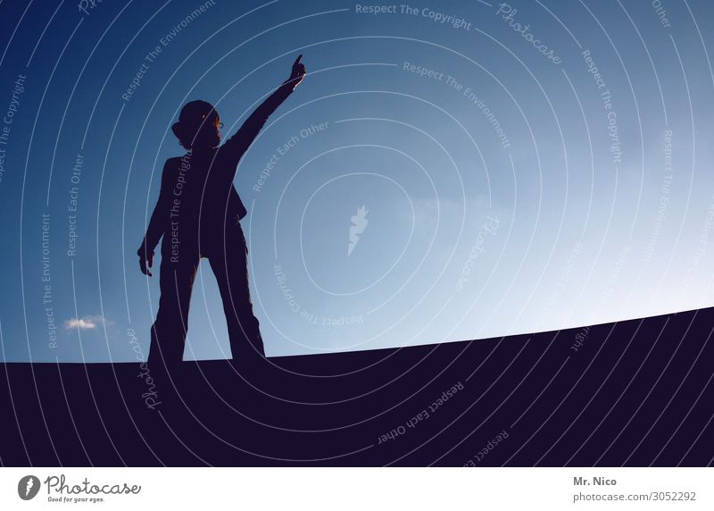 Der Himmel soll warten feminin 1 Mensch Wolkenloser Himmel Schönes Wetter stehen Freude Zufriedenheit Lebensfreude selbstbewußt Optimismus Erfolg Kraft zeigen