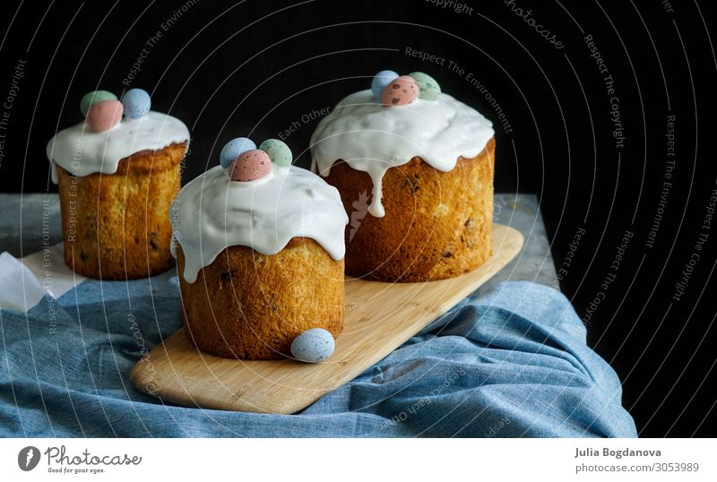 Ostern traditionelles orthodoxes süßes Brot, kulich. Dessert Frühstück Glück schön Dekoration & Verzierung Feste & Feiern Kultur Blume lecker natürlich gold