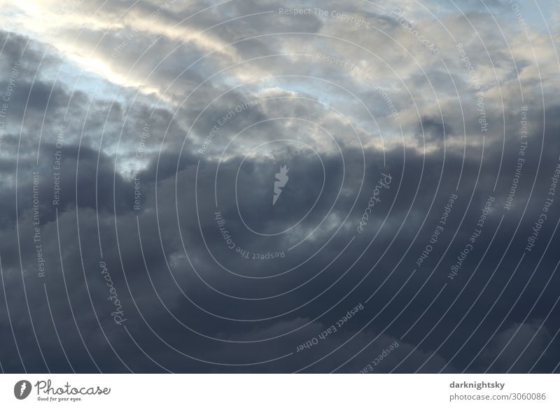 Ebenen aus unterschiedlichen Wolken nur Himmel Sonnenaufgang Sonnenuntergang Klimawandel Wetter Unwetter Wind Sturm Regen Wärme ästhetisch dunkel Unendlichkeit