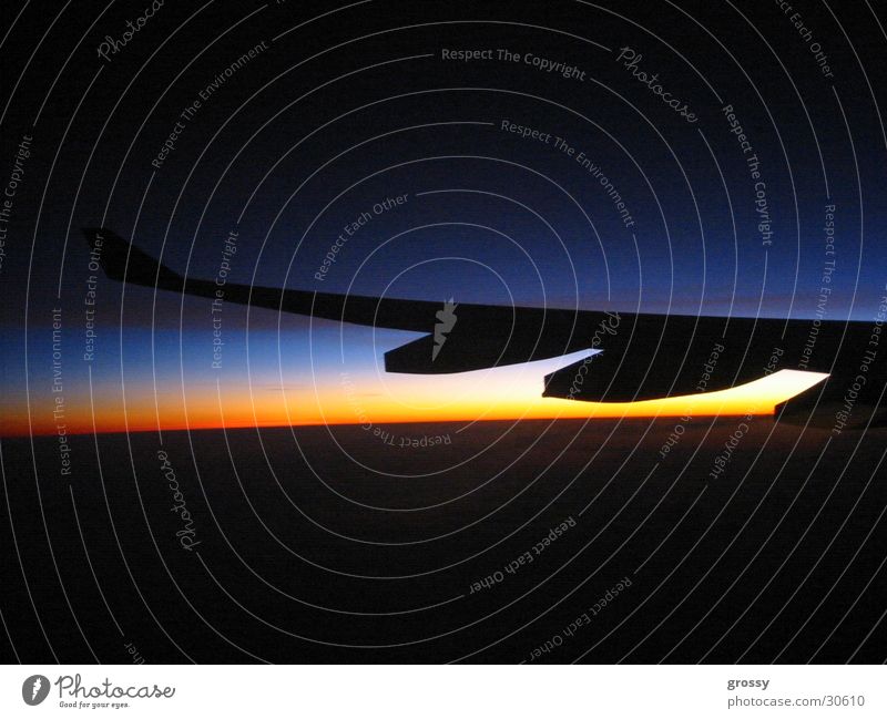 nightflight Nacht Flugzeug dunkel Sonnenuntergang Triebwerke Luftverkehr