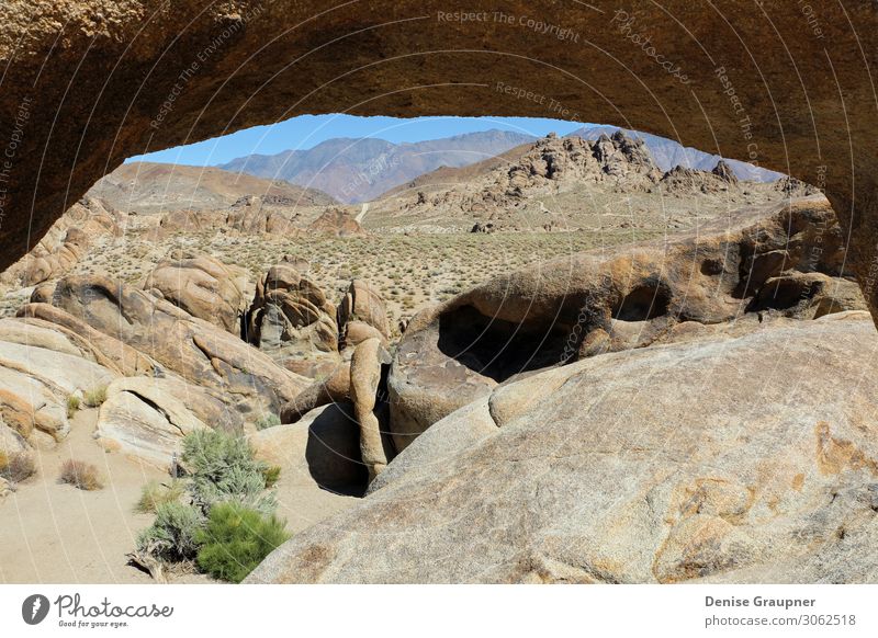 Alabama Hills in the USA part of the Sierra Nevada Ferien & Urlaub & Reisen Tourismus Sightseeing Sommer Umwelt Natur Landschaft Pflanze Klima Schönes Wetter