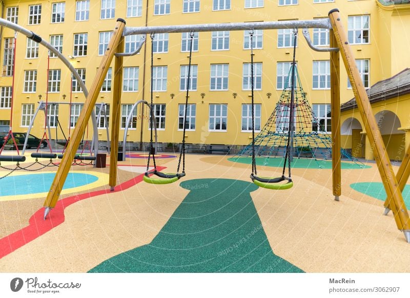 Kinderspielplatz Fitness Sport-Training Sportstätten kinderspielplatz Kindergarten Schulhof Spielplatz Spielzeug Abenteuer anstrengen Zufriedenheit Fürsorge