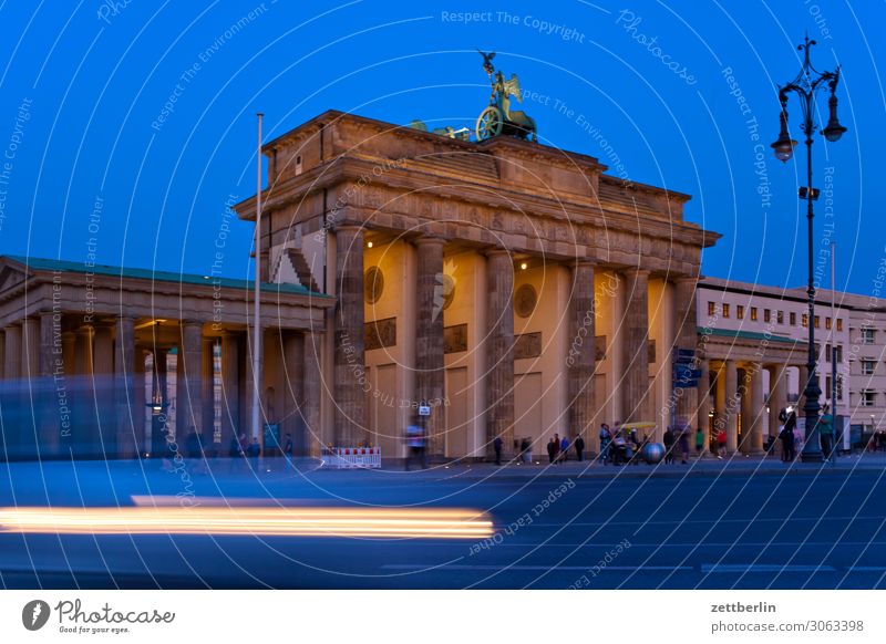 Brandenburger Tor Abend Architektur Berlin Deutschland dunkel Dämmerung Hauptstadt Nacht Regierung Regierungssitz Deutscher Bundestag Spree Spreebogen