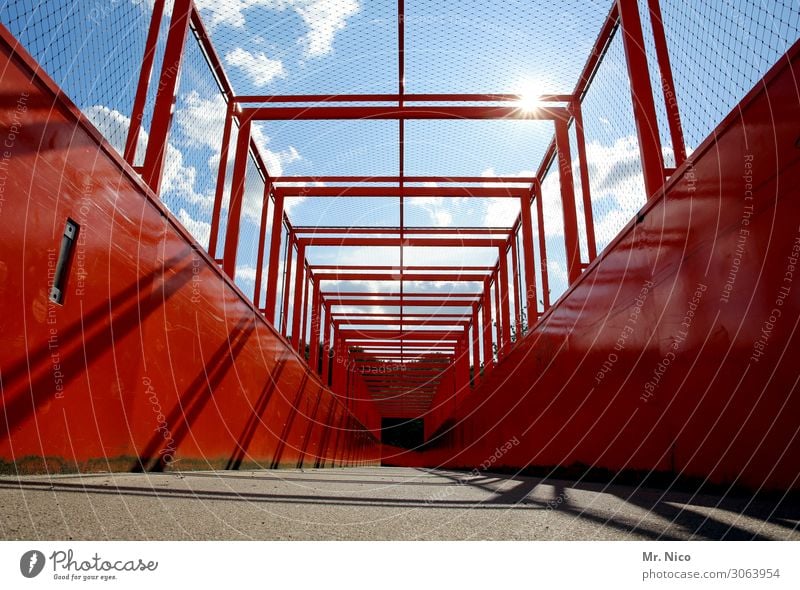 Belvederebrücke Brücke rot Architektur Stahlkonstruktion Stahlträger Stahlbrücke Brückenkonstruktion Konstruktion Bauwerk Fußgängerübergang Fußgängerbrücke