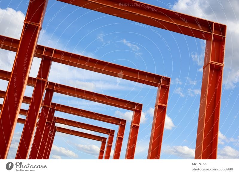 stahlblauer Himmel Wolken Schönes Wetter rot Stahl Stahlträger Stahlkonstruktion Stahlbrücke Architektur Eisen Himmelstor Reihe Neigung Brückenkonstruktion