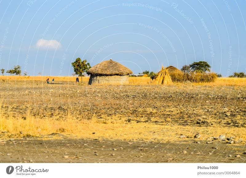 Traditionelle Stammeshütte der Kenianer. Haus Natur Hütte Armut Afrikanisch Tribal Stroh Farbfoto