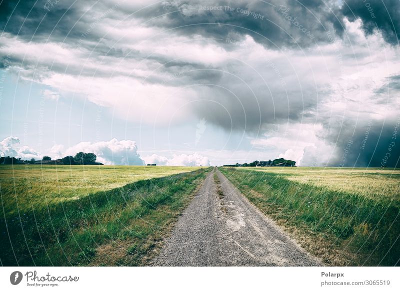 Ländliche Landschaft mit dunklen Wolken über einer Landschaft schön Ferien & Urlaub & Reisen Ausflug Natur Himmel Horizont Herbst Klima Wetter Unwetter Regen