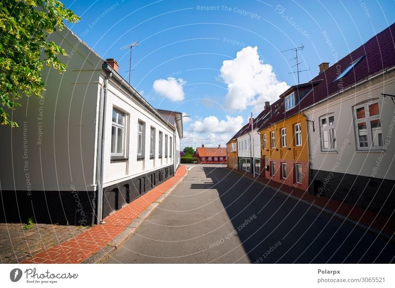 Leere Straße in einem kleinen dänischen Dorf kaufen Stil Design schön Ferien & Urlaub & Reisen Tourismus Sommer Haus Landschaft Himmel Stadt Stadtzentrum