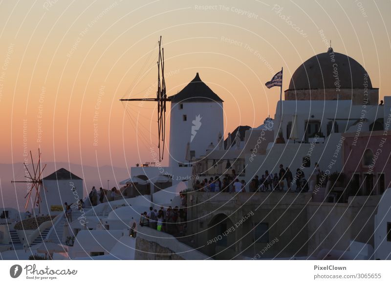 Santorin am Abend Lifestyle Reichtum Ferien & Urlaub & Reisen Tourismus Ferne Freiheit Sommerurlaub Meer Insel Nachtleben Entertainment Mensch Menschenmenge