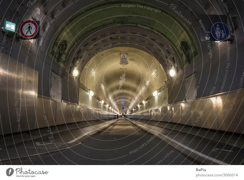 Historischer Elbtunnel in Hamburg. Lifestyle Stil Design Ferien & Urlaub & Reisen Tourismus Ausflug Sightseeing Städtereise Wissenschaften