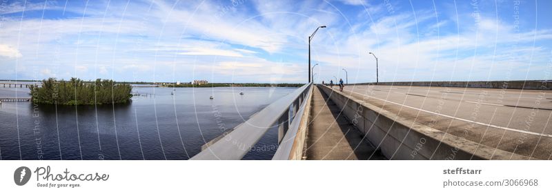 Edison-Brücke über den Caloosahatchee River in Fort Myers Ferien & Urlaub & Reisen Ausflug Meer Segeln Natur Landschaft Küste Hafen Straße Segelboot