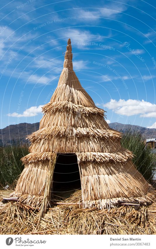 Landschaft der Uros schwimmenden Inseln Ferien & Urlaub & Reisen Tourismus Abenteuer Sommer Berge u. Gebirge Haus Tapete Kultur Natur Himmel See Wasserfahrzeug