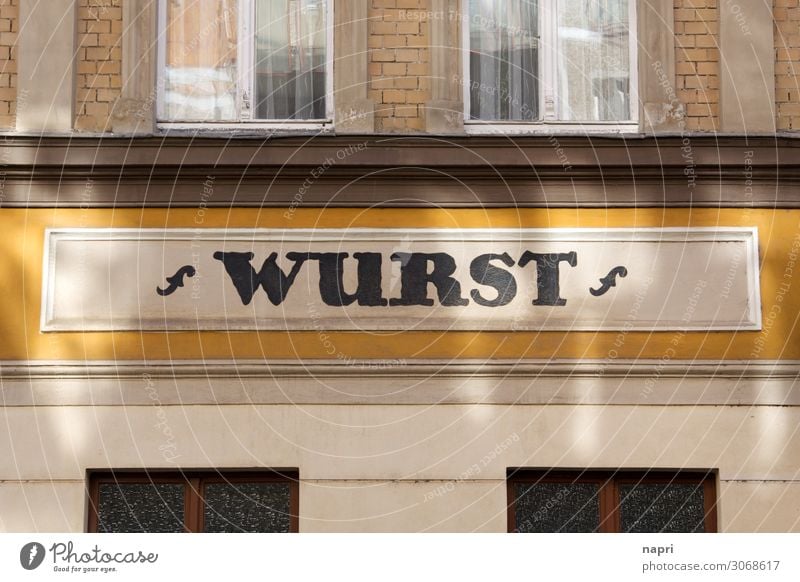 WURST Wurstwaren Handwerk Halle (Saale) Stadt Fassade Schriftzeichen einzigartig Metzgerei Ernährung Fleisch Tradition Farbfoto Außenaufnahme Tag