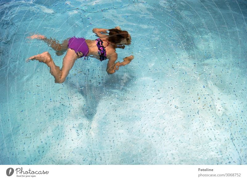 Sommerfreuden Mensch feminin Kind Mädchen Kindheit Leben Körper Haut Kopf Haare & Frisuren Rücken Arme Hand Beine Fuß 1 Urelemente Wasser ästhetisch Coolness