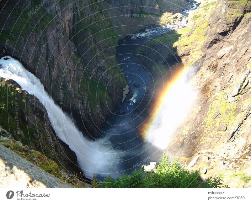 Sturzbach & Regenbogen Schlucht Norwegen Berge u. Gebirge Wasserfall