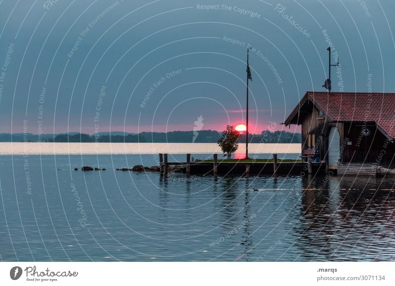 Chiemsee Tourismus Natur Landschaft Sonnenaufgang Sonnenuntergang See Horizont Steg Bootshaus Fahnenmast Erholung Stimmung ruhig Farbfoto Außenaufnahme