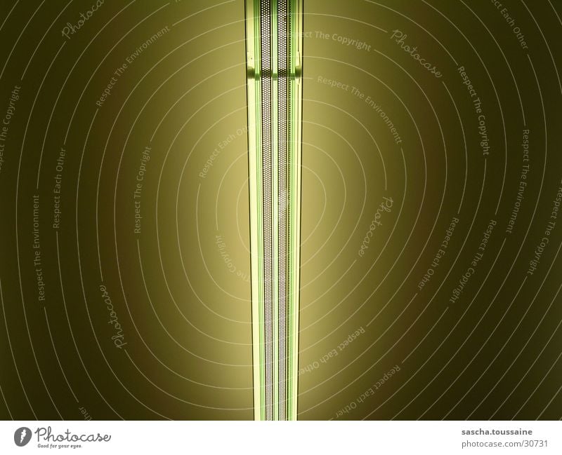 Leuchtstreifen Streifen Glas Gitter Lichterscheinung Lampe Beleuchtung Deckenlampe Neonlicht Schatten Verlauf Symmetrie Acryl hell Linie Zufriedenheit Grauwert