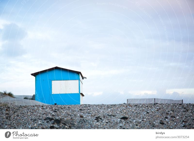 Hütte am Strand Ferien & Urlaub & Reisen Häusliches Leben 1 Mensch Natur Sand Himmel Wolken Menschenleer Haus Holzhaus einfach maritim blau Einsamkeit Freiheit