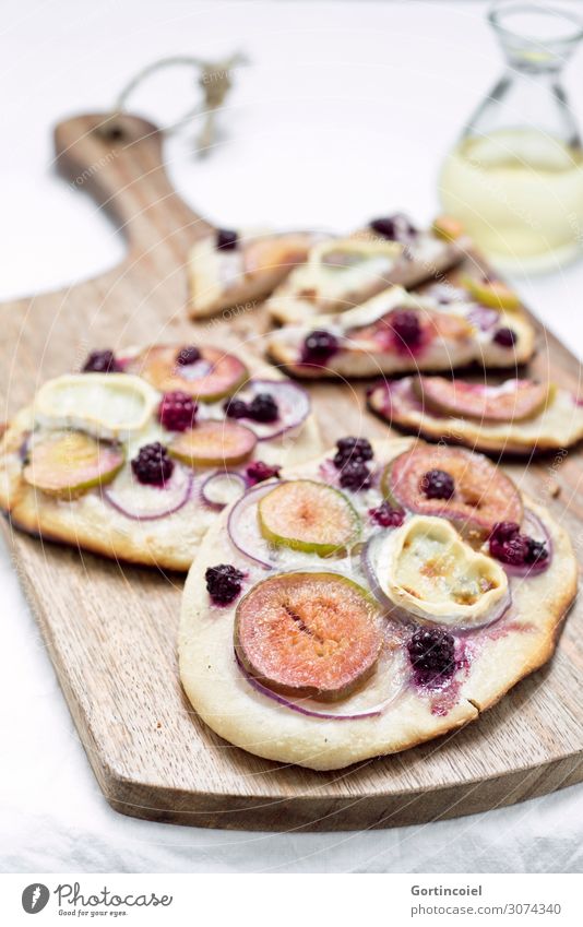 Tarte flambée Lebensmittel Käse Frucht Teigwaren Backwaren Öl Ernährung Bioprodukte Vegetarische Ernährung Slowfood frisch lecker selbstgemacht backen