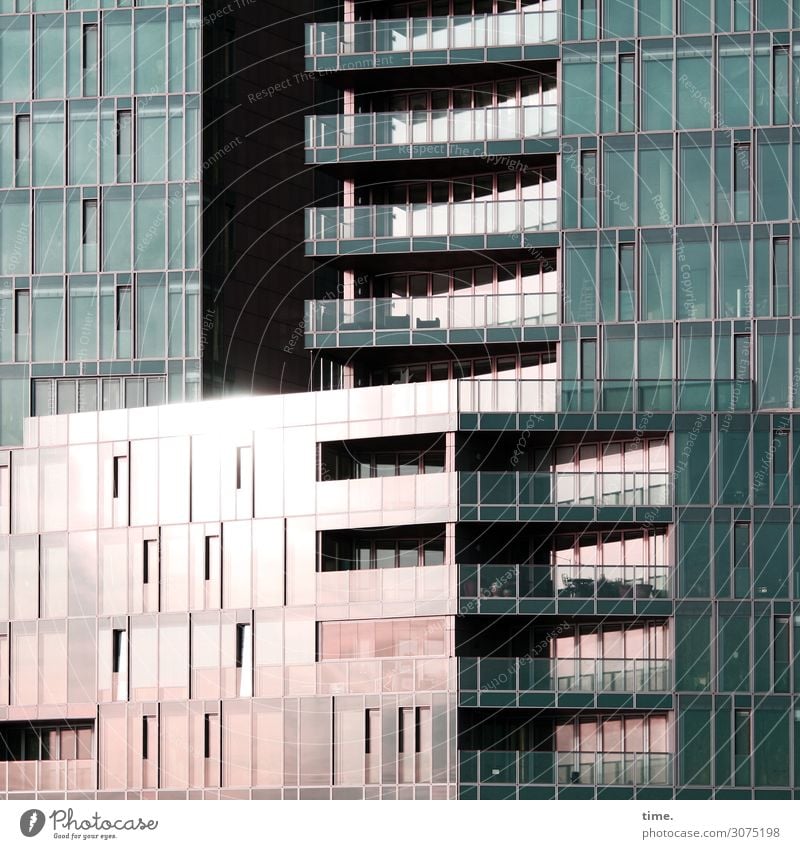 Glascontainer Hamburg Hafencity Haus Hochhaus Bauwerk Gebäude Architektur Fassade Fenster Verpackung Linie Streifen hell Stadt Ordnungsliebe Hochmut ästhetisch