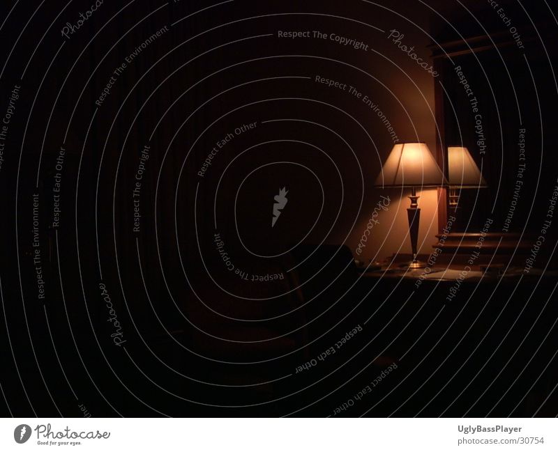 einsame Lampe dunkel schwarz Häusliches Leben Kontrast Regenschirm Schatten