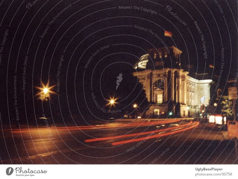 Reichstag#346454 Nacht Langzeitbelichtung Streifen Licht Berlin Deutscher Bundestag PKW Scheinwerfer Straße