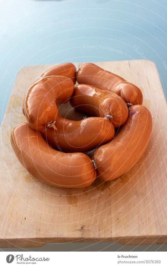 Knackwürste Lebensmittel Fleisch Wurstwaren Ernährung Picknick Bioprodukte Holz wählen beobachten genießen frisch knackwurst bockwurst knacker würstel