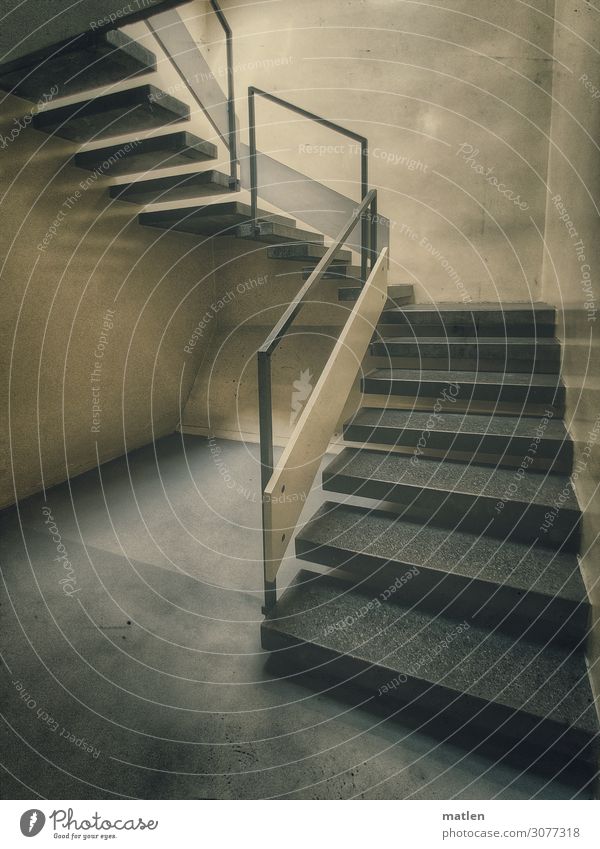 Aufgang Hauptstadt Bauwerk Architektur Mauer Wand Treppe eckig braun grau Treppengeländer Farbfoto Gedeckte Farben Innenaufnahme Textfreiraum links