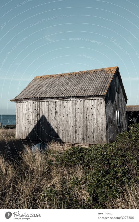 Danish geometry – III Dänemark Fischerdorf Menschenleer Hütte Mauer Wand Fassade Holz alt einzigartig maritim natürlich blau grau Gelassenheit ruhig Einsamkeit