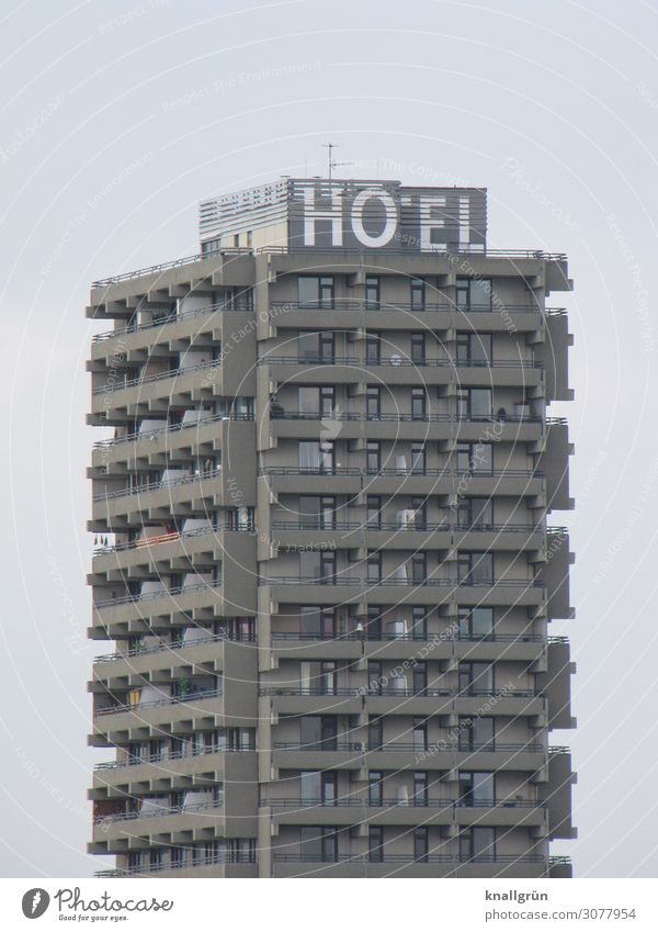 HOTEL Haus Hochhaus dreckig dunkel hässlich hoch Stadt grau Ferien & Urlaub & Reisen Tourismus Häusliches Leben Bettenburg Farbfoto Außenaufnahme Menschenleer