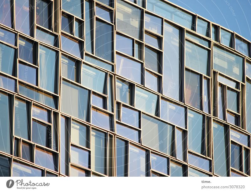 Sitzt, passt, wackelt und hat Luft Häusliches Leben Traumhaus Gardine Dach Kunstwerk Himmel Schönes Wetter Haus Hochhaus Bauwerk Gebäude Architektur Fassade