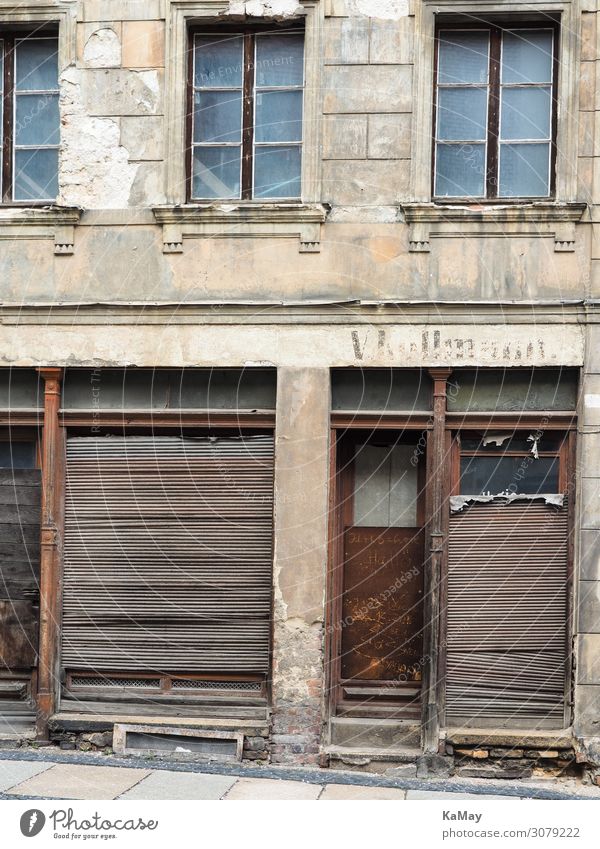 Verfallen Haus Renovieren Görlitz Sachsen Deutschland Europa Stadt Altstadt Gebäude Architektur Altbau Fassade Fenster Tür alt historisch braun Nostalgie