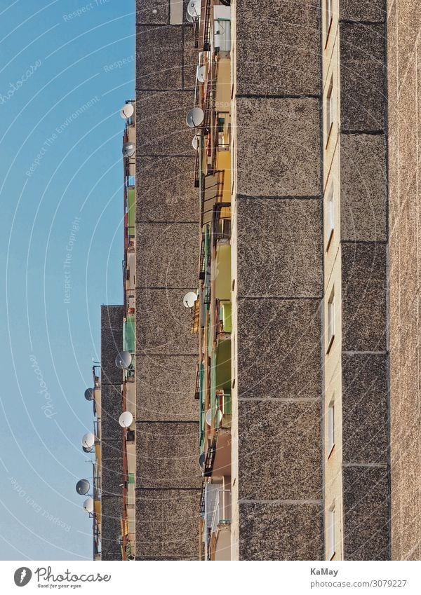 Wohnen und Fernsehen Häusliches Leben Haus Zgorzelec Polen Europa Kleinstadt Stadt Menschenleer Gebäude Architektur Plattenbau Stadthaus Fassade