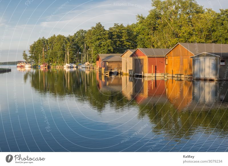 Bootshäuser an der Elde Erholung ruhig Tourismus Sommerurlaub Wassersport Natur Landschaft Baum Seeufer Plauer See Fluss Mecklenburg-Vorpommern Deutschland