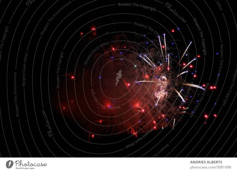 Feuerwerk - Explosionen der Feierlichkeiten Ferien & Urlaub & Reisen Tourismus Abenteuer Sightseeing Sommerurlaub Nachtleben Entertainment Veranstaltung