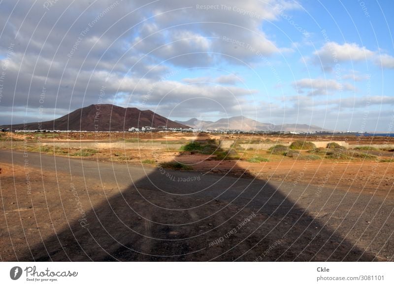 Leuchtturm Ferien & Urlaub & Reisen Abenteuer Ferne Freiheit Umwelt Landschaft Urelemente Himmel Wolken Wetter Felsen Berge u. Gebirge Lanzarote Spanien Dorf