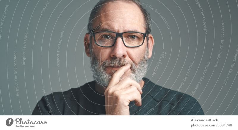 Portrait of a bearded mature adult casual Businessman with glasses looking into camera Mensch Mode alt beobachten Denken portrait Geschäftsmann authentic men