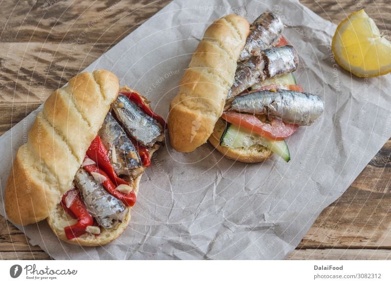 Sandwich-Petersilie gesund zum Abendessen Fleisch Käse Gemüse Brot Mittagessen Teller Holz frisch lecker grün weiß Amuse-Gueule Hintergrund Hähnchen