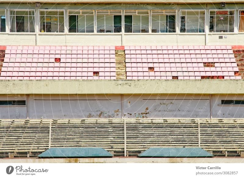 Ein altes verlassenes Fußballstadion in Uruguay Sportstätten Fußballplatz Stadion Architektur historisch Dekadenz Einsamkeit elegant Ende Vergangenheit Farbfoto