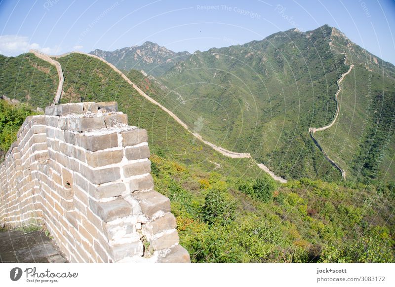 Lange Mauer ohne Ende.... Ferne Weltkulturerbe Landschaft Wolkenloser Himmel Schönes Wetter Sträucher Berge u. Gebirge Bauwerk Sehenswürdigkeit Wahrzeichen